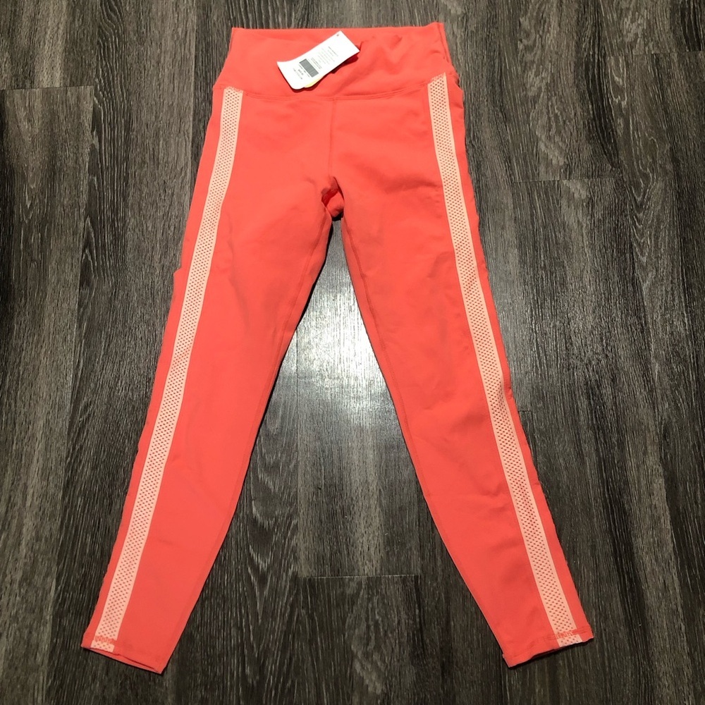 NWT Fabletics PowerHold High-Waisted 7/8 Leggings - Magnolia - Medium